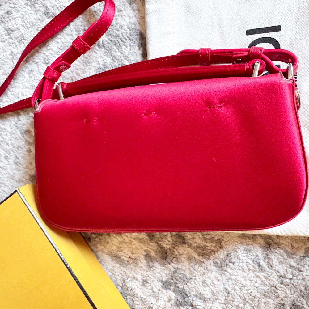 SOLD‼️Fendi mini baguette red satin crossbody bag phone pouch - Picture 6 of 11